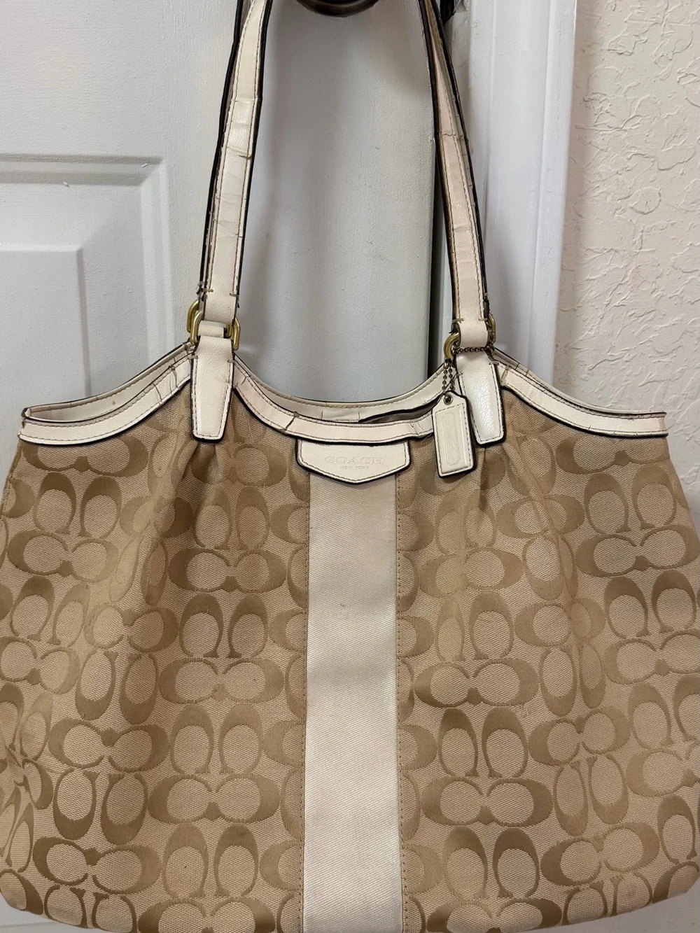 Michael Kors Brown and Red Chain-Accent Shoulder Bag one strap needs sewn pix